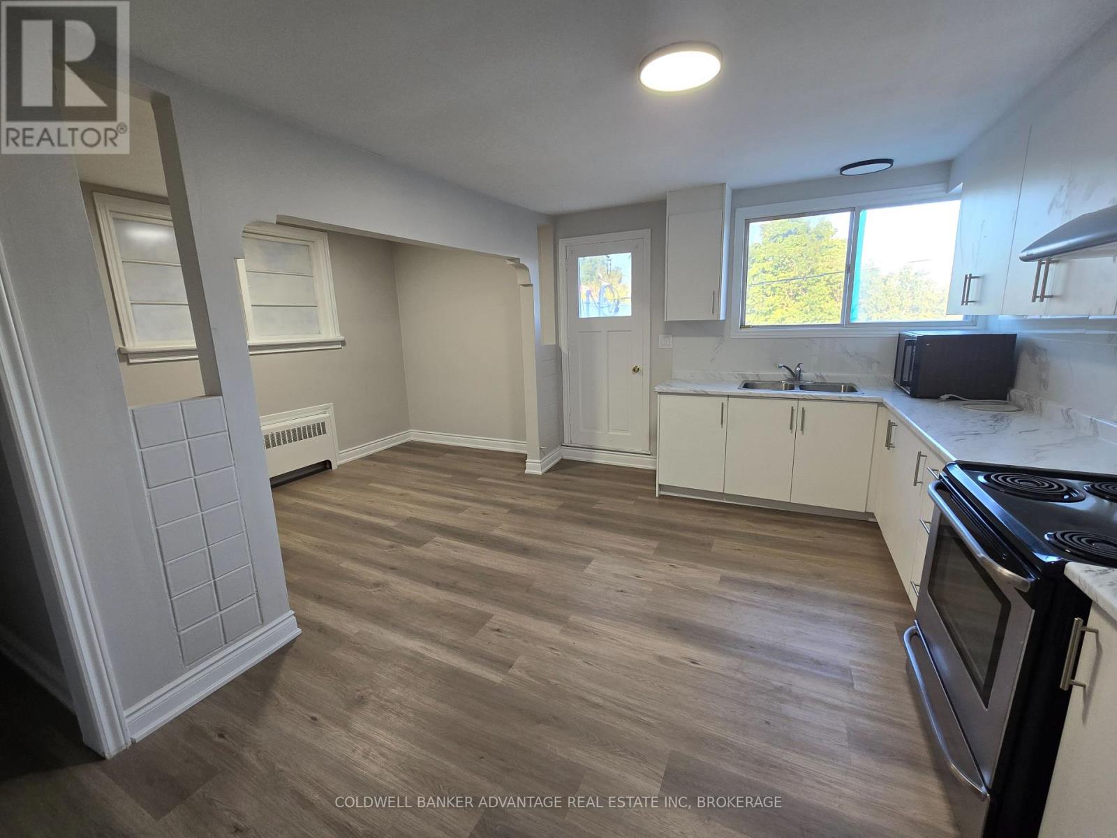 MLS® listing #29541797 for sale located at 1 - 936 EAST MAIN STREET