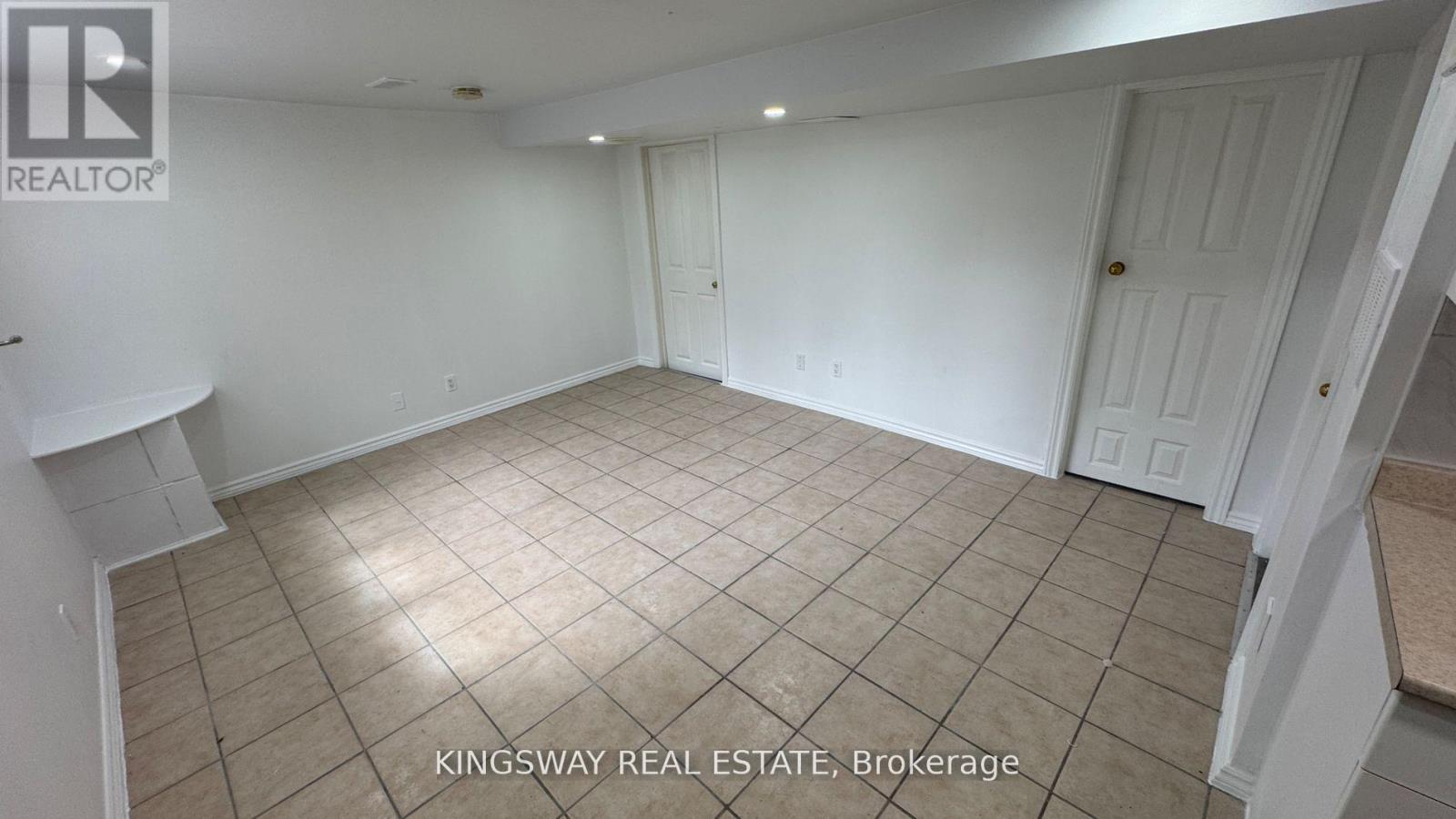 MLS® listing #29548206 for sale located at (LOWER LEVEL 2) - 65 PARK CRESCENT