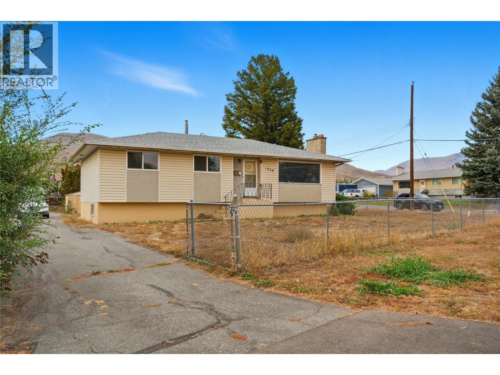 MLS® listing #29550785 for sale located at 1838 Fleetwood Avenue