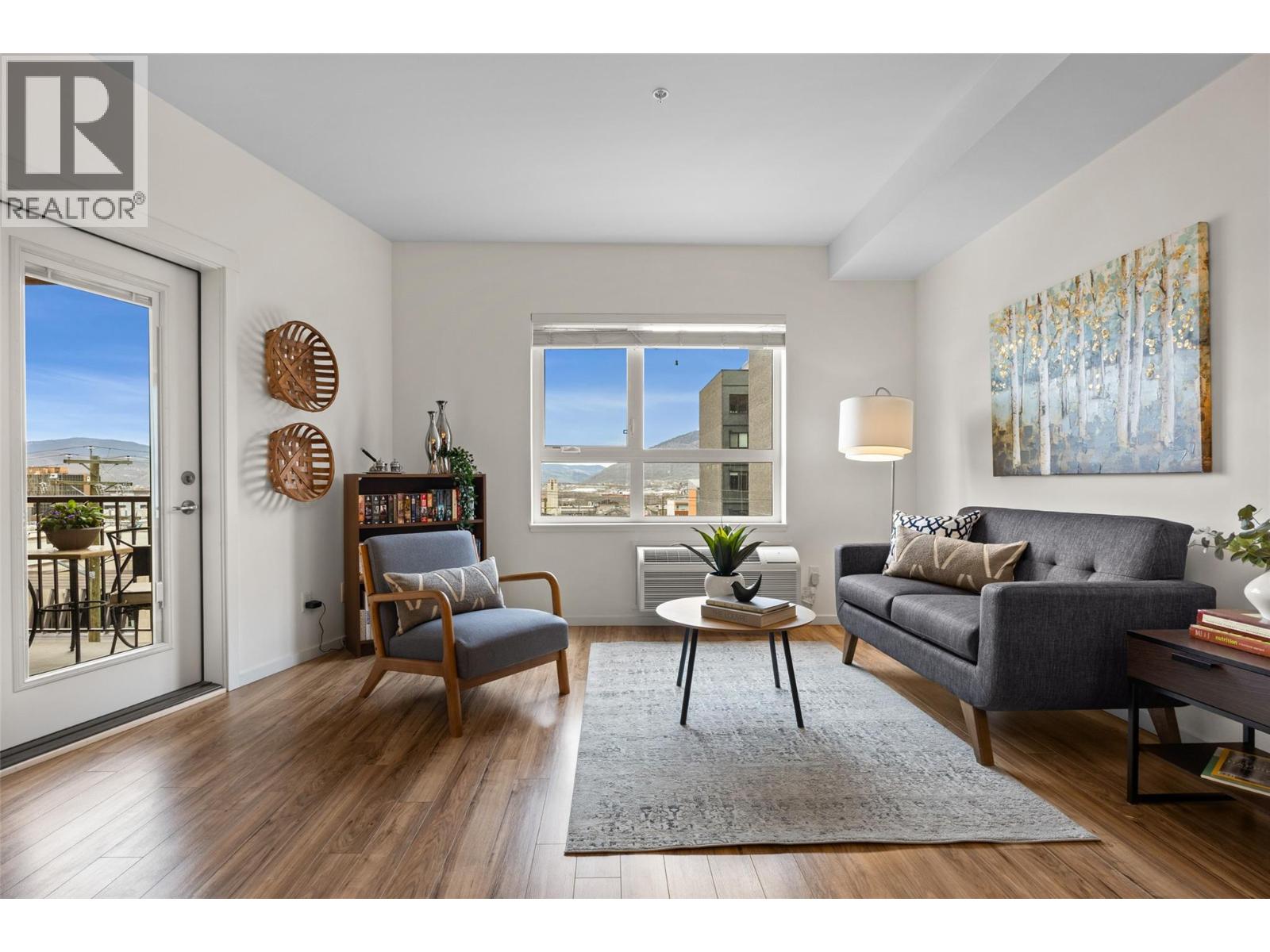 MLS® listing #29552996 for sale located at 429 St. Paul Street Unit# 402