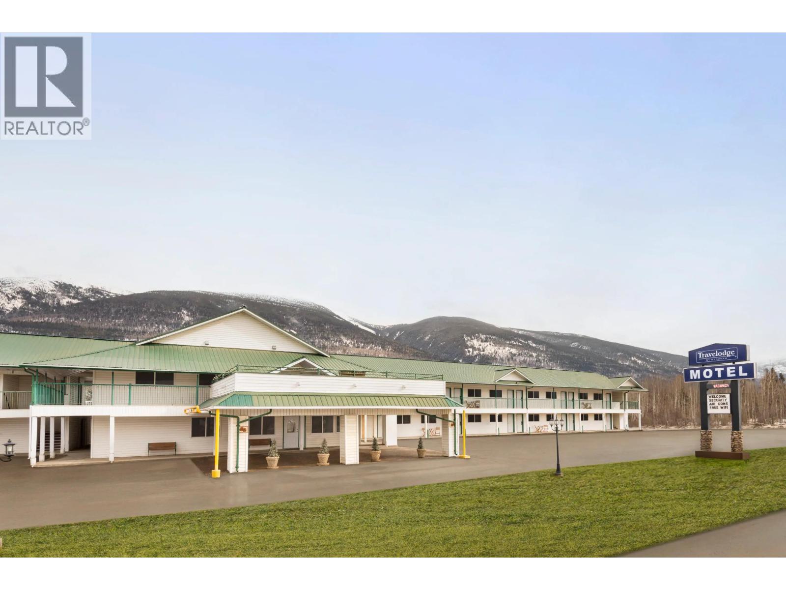 MLS® listing #29553498 for sale located at 868 NW FRONTAGE ROAD