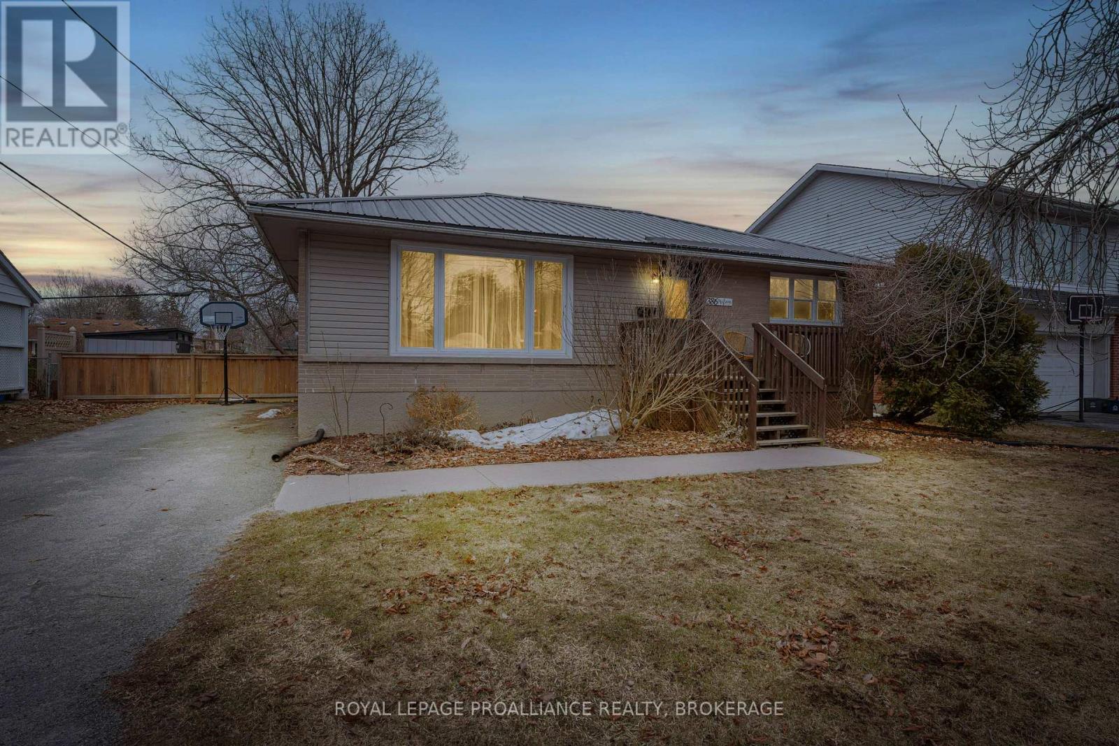 MLS® listing #29555781 for sale located at 386 MCEWEN DRIVE