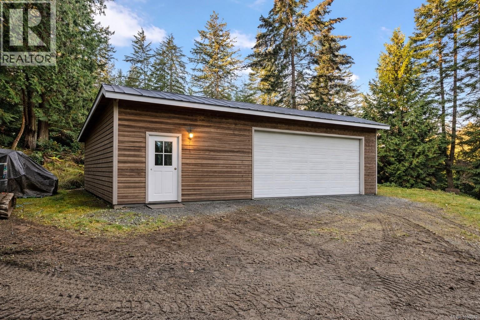 MLS® listing #29556400 for sale located at 608 Tumbo Channel Rd