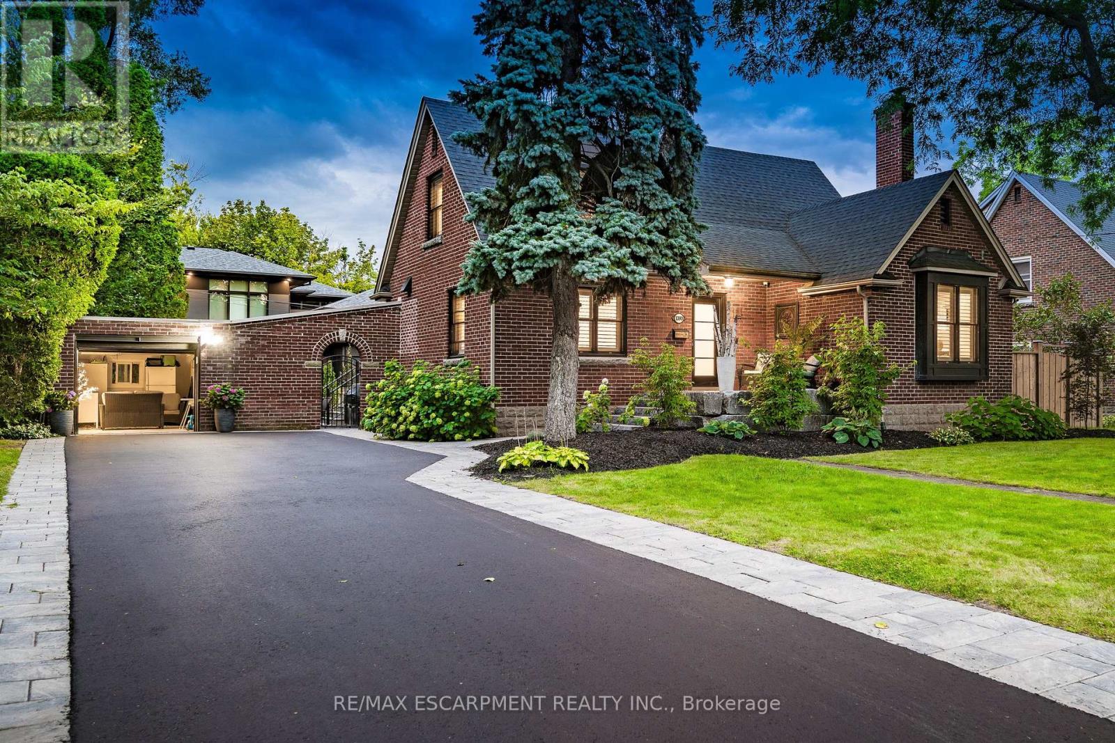 MLS® listing #29558261 for sale located at 1390 HALIFAX PLACE