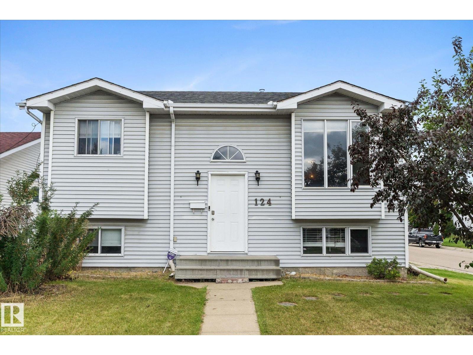 MLS® listing #29559168 for sale located at 124 KLARVATTEN RD NW