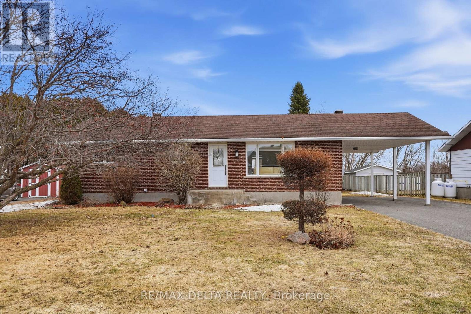 MLS® listing #29559199 for sale located at 120 CALEDONIA ROAD