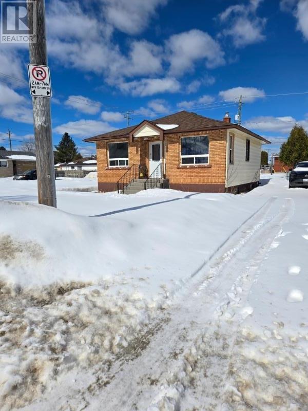 MLS® listing #29560329 for sale located at 819 Mary ST W