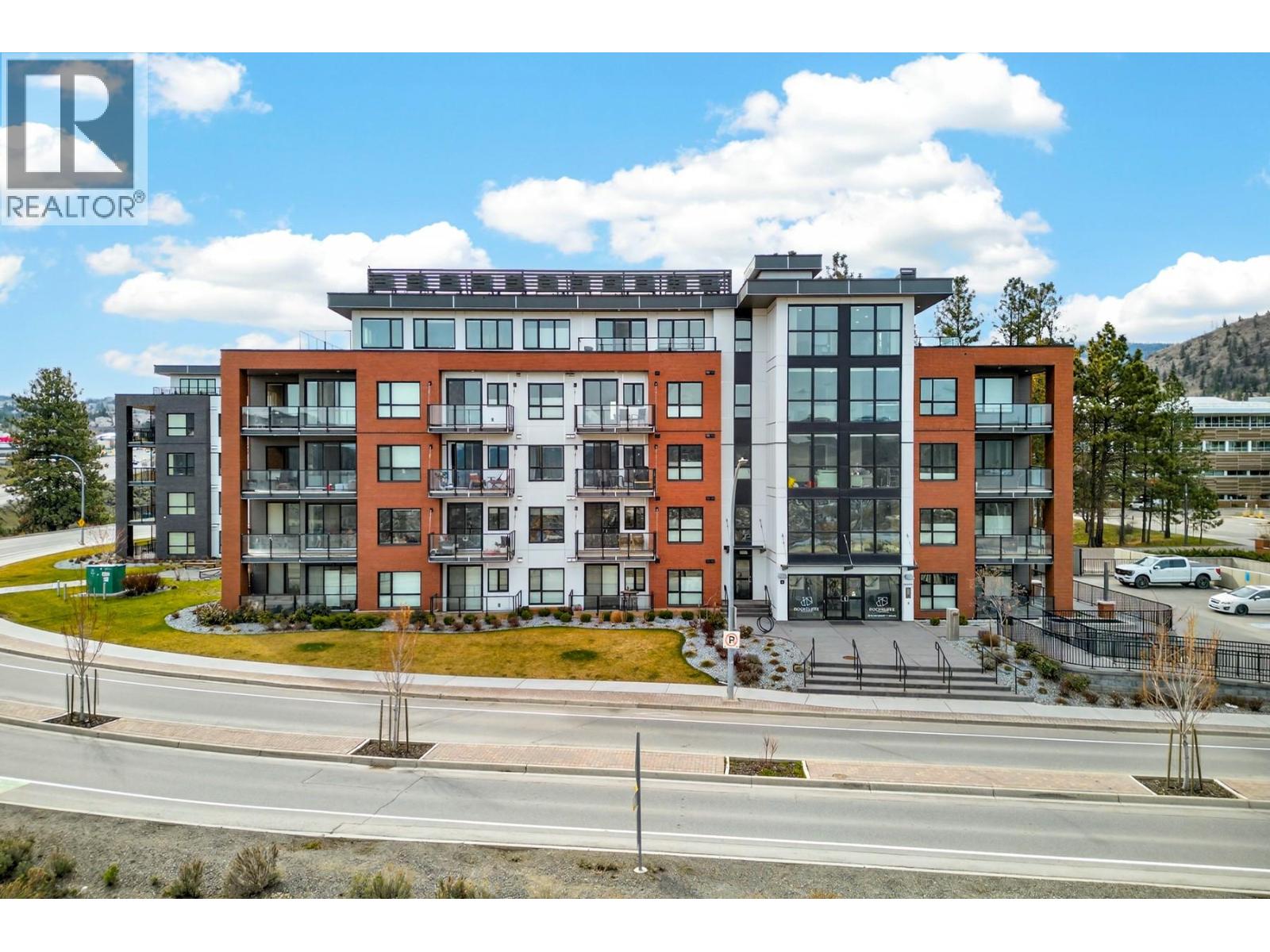 MLS® listing #29560688 for sale located at 875 University Drive Unit# 303
