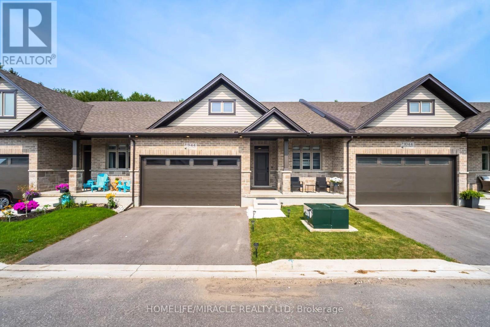 MLS® listing #29560932 for sale located at 9 - 44 MAIN STREET