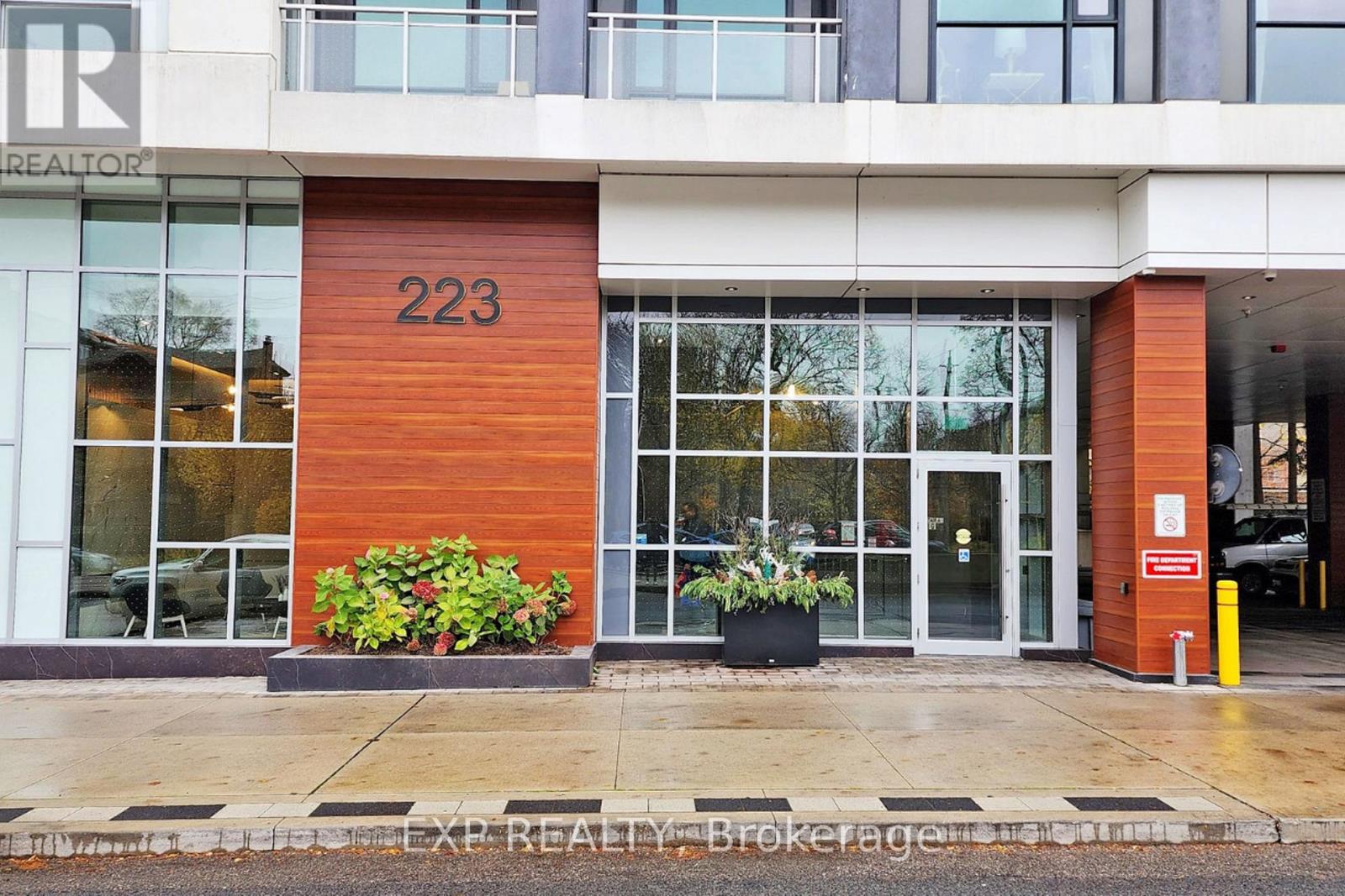 MLS® listing #29561927 for sale located at 223 ST CLAIR AVENUE W