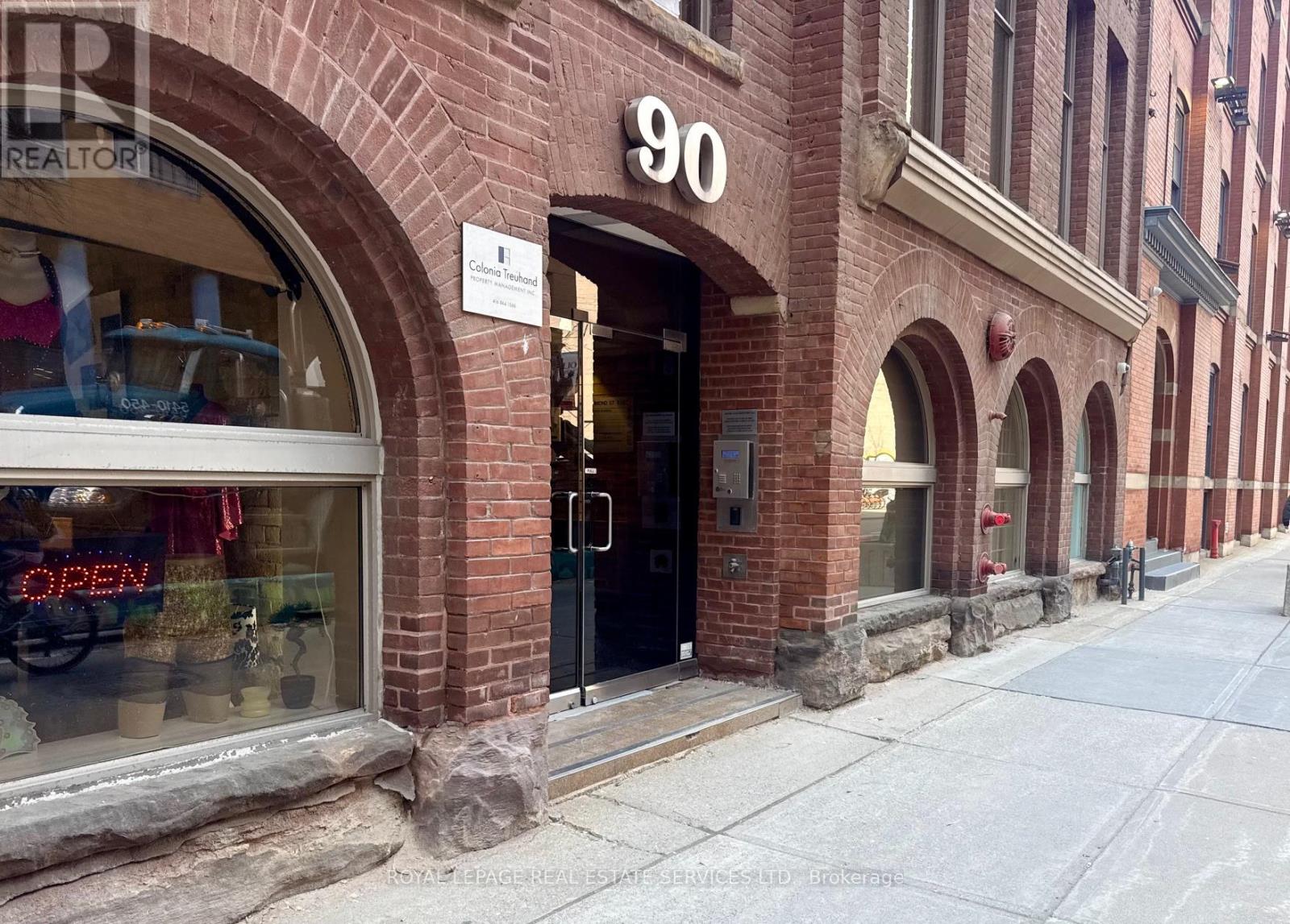 MLS® listing #29563513 for sale located at 100 - 90 RICHMOND STREET E