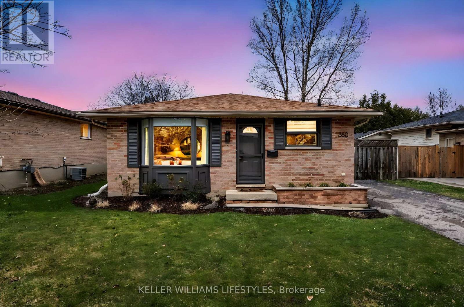 MLS® listing #29563575 for sale located at 350 HIGHVIEW CRESCENT