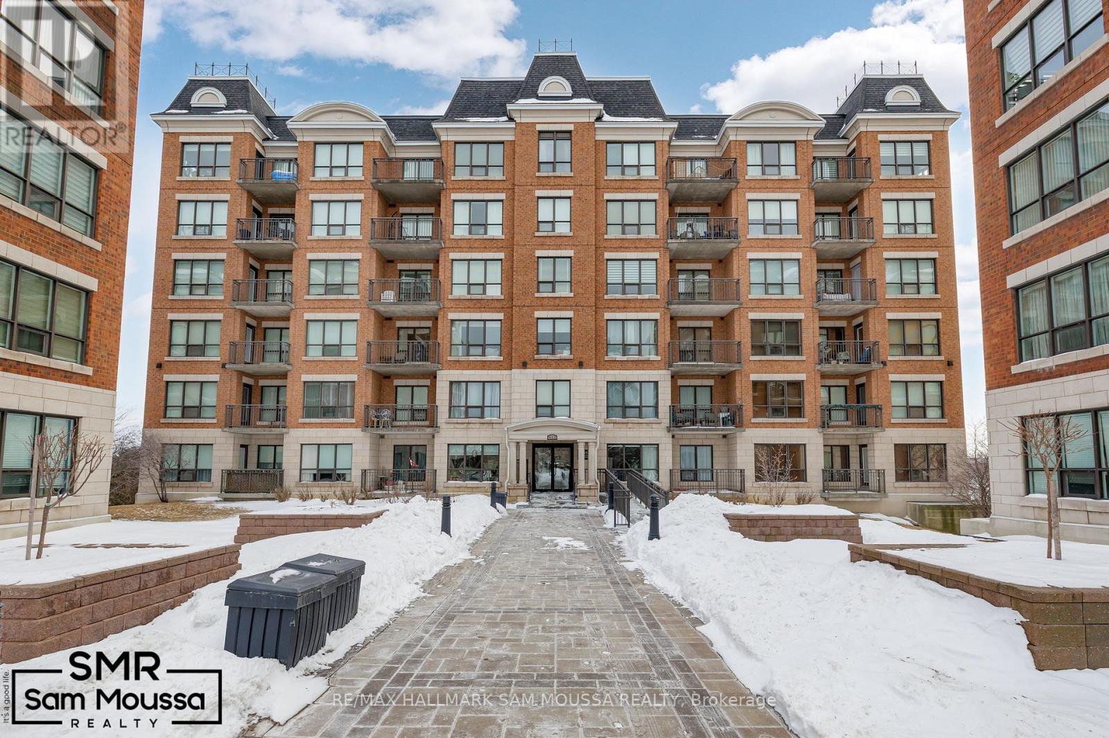 MLS® listing #29564965 for sale located at 112 - 955 BEAUPARC PRIVATE