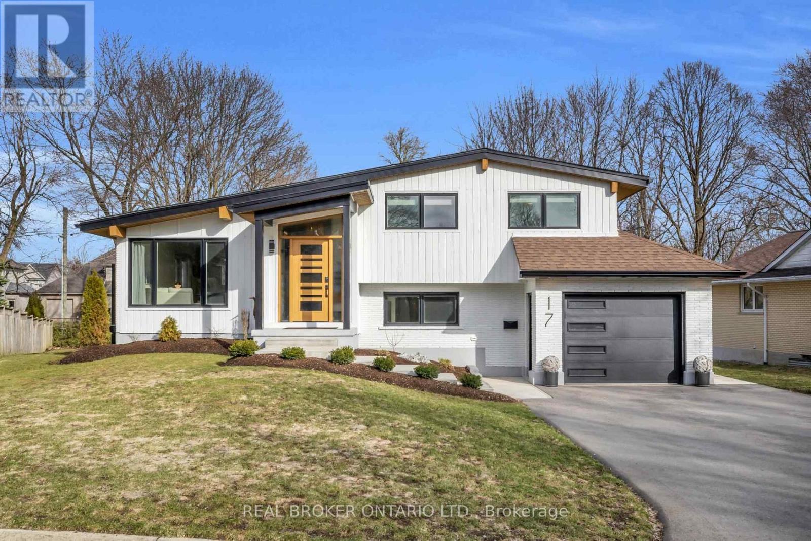 MLS® listing #29567069 for sale located at 17 BLUEBIRD PLACE