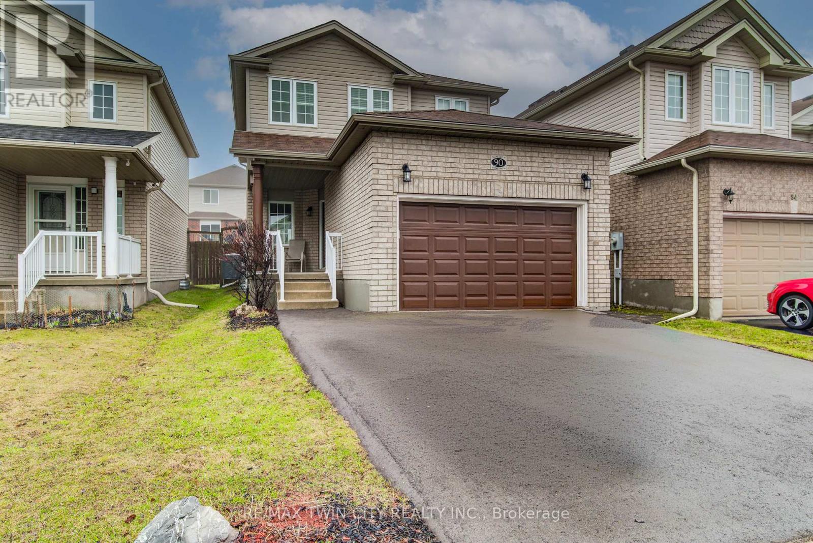 MLS® listing #29568257 for sale located at 90 UDVARI CRESCENT S