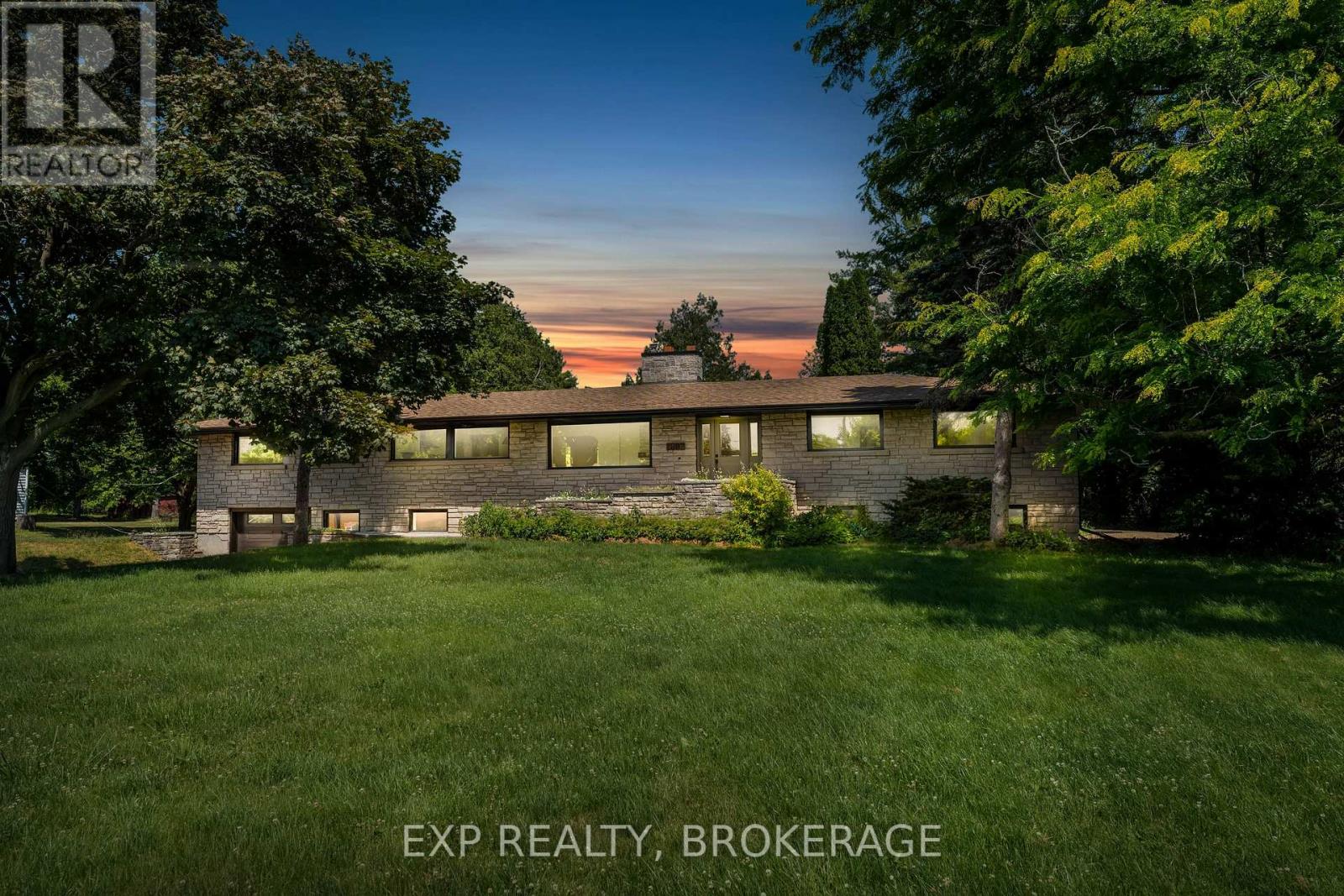 MLS® listing #29570936 for sale located at 1802 SYDENHAM ROAD