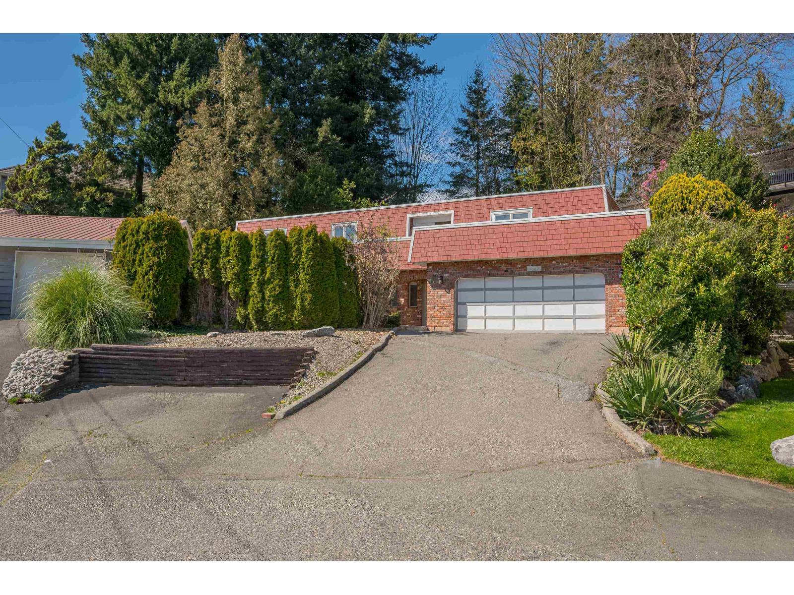 MLS® listing #29570974 for sale located at 2443 RIDEAU STREET