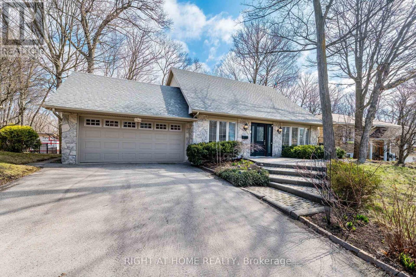 MLS® listing #29571434 for sale located at 1941 FOUR SEASONS DRIVE