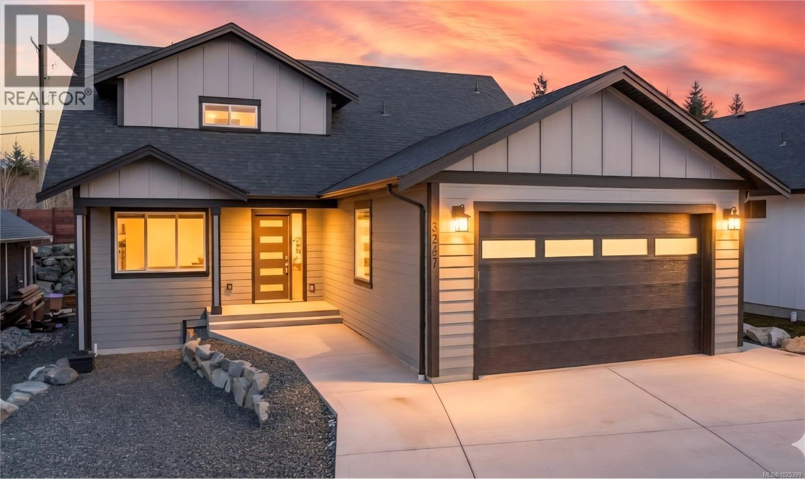 MLS® listing #29571535 for sale located at 3207 Fernwood Lane