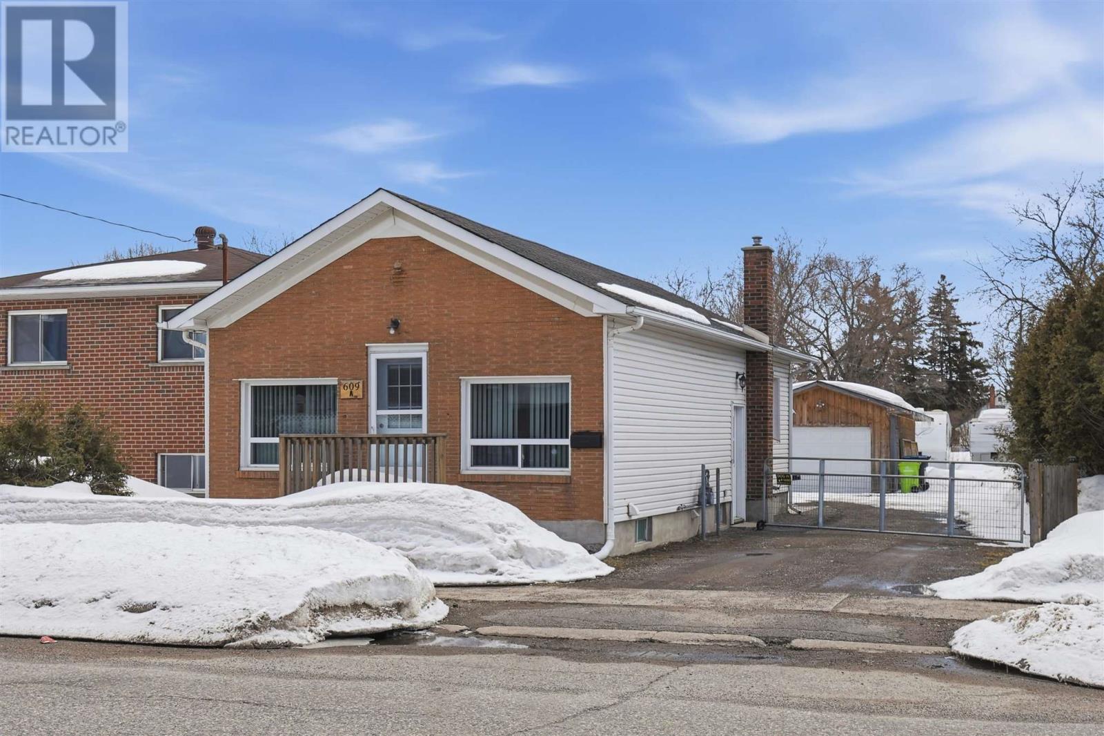 MLS® listing #29572312 for sale located at 609A Douglas ST