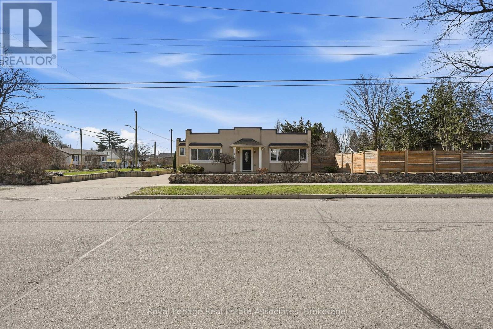 MLS® listing #29572728 for sale located at 56 KING STREET