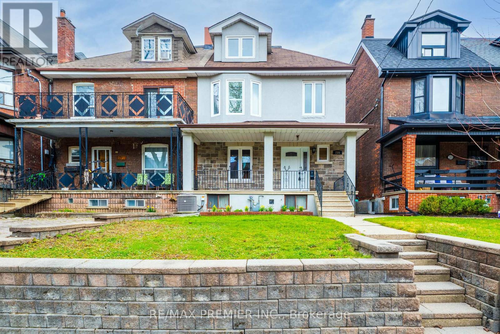 MLS® listing #29573681 for sale located at 215 GRACE STREET