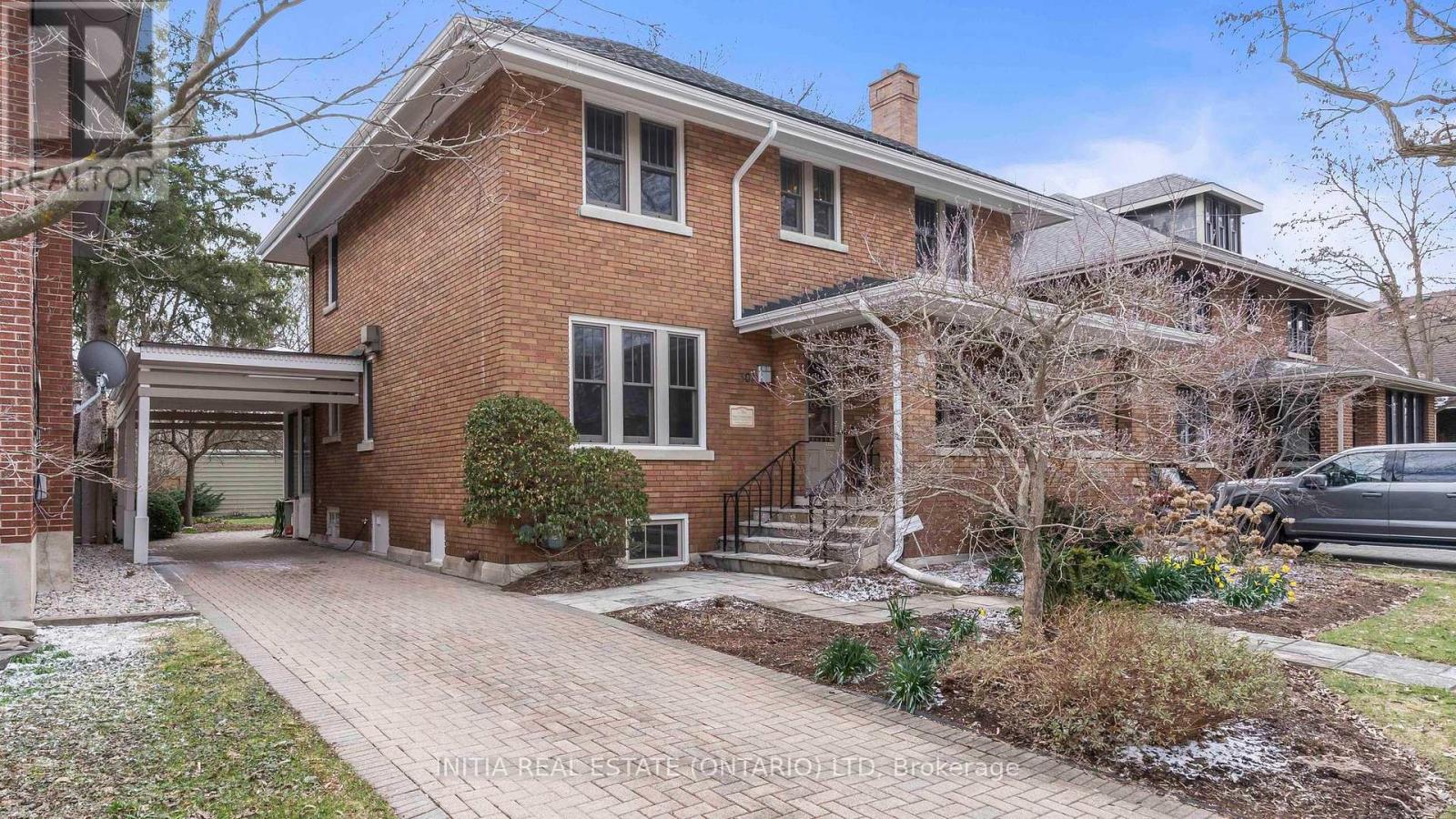 MLS® listing #29573877 for sale located at 307 HURON STREET