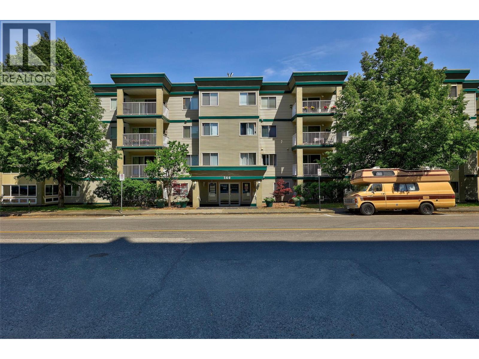 MLS® listing #29575490 for sale located at 360 BATTLE Street Unit# 204