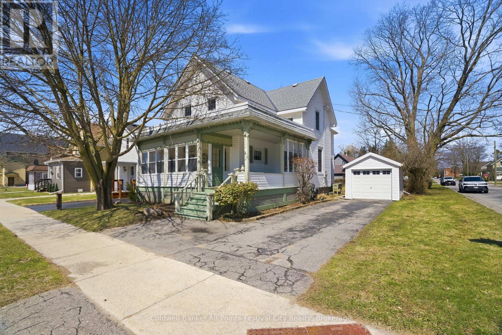 MLS® listing #29578106 for sale located at 129 ONTARIO STREET