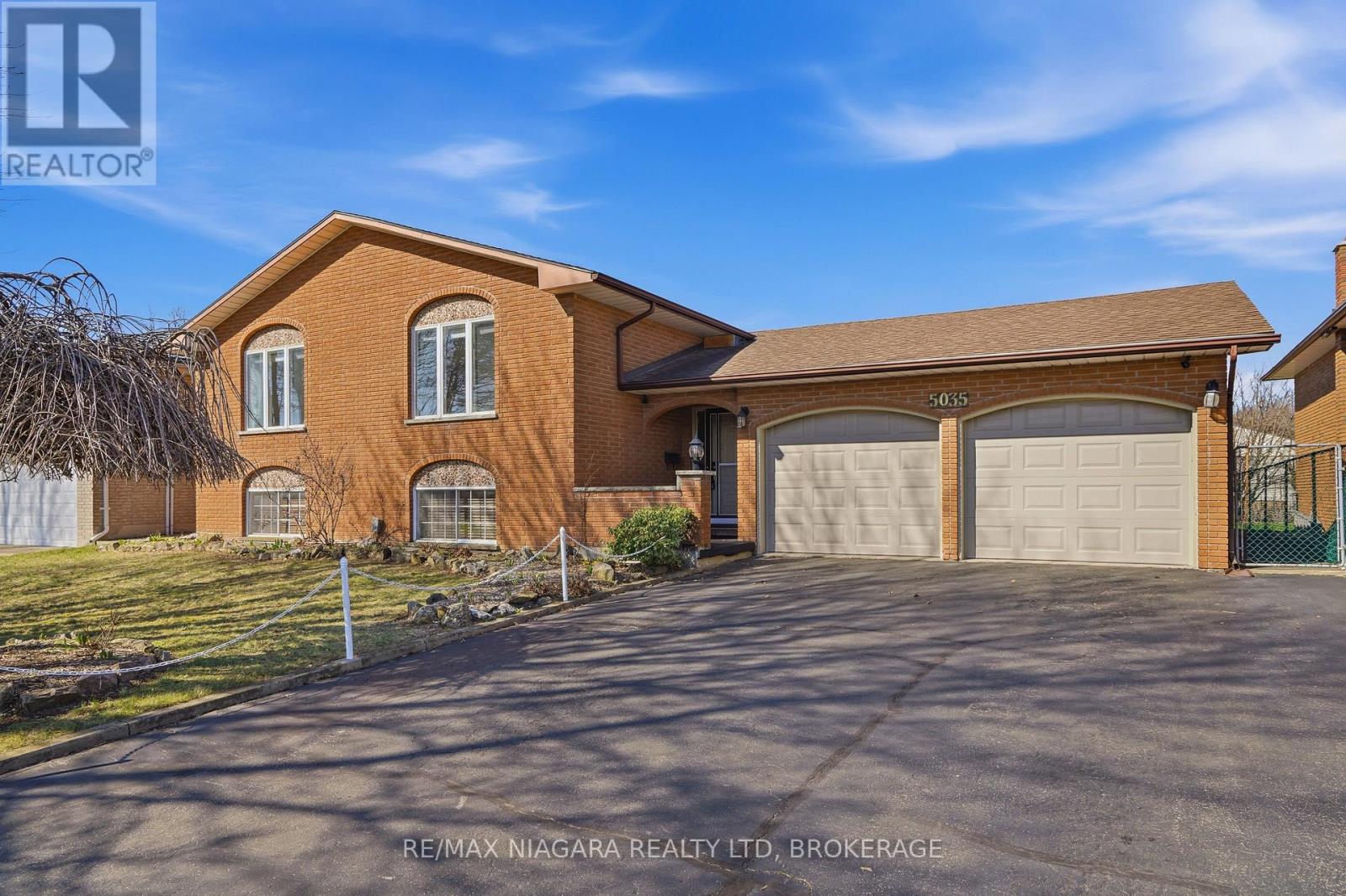 MLS® listing #29578189 for sale located at 5035 PETTIT AVENUE