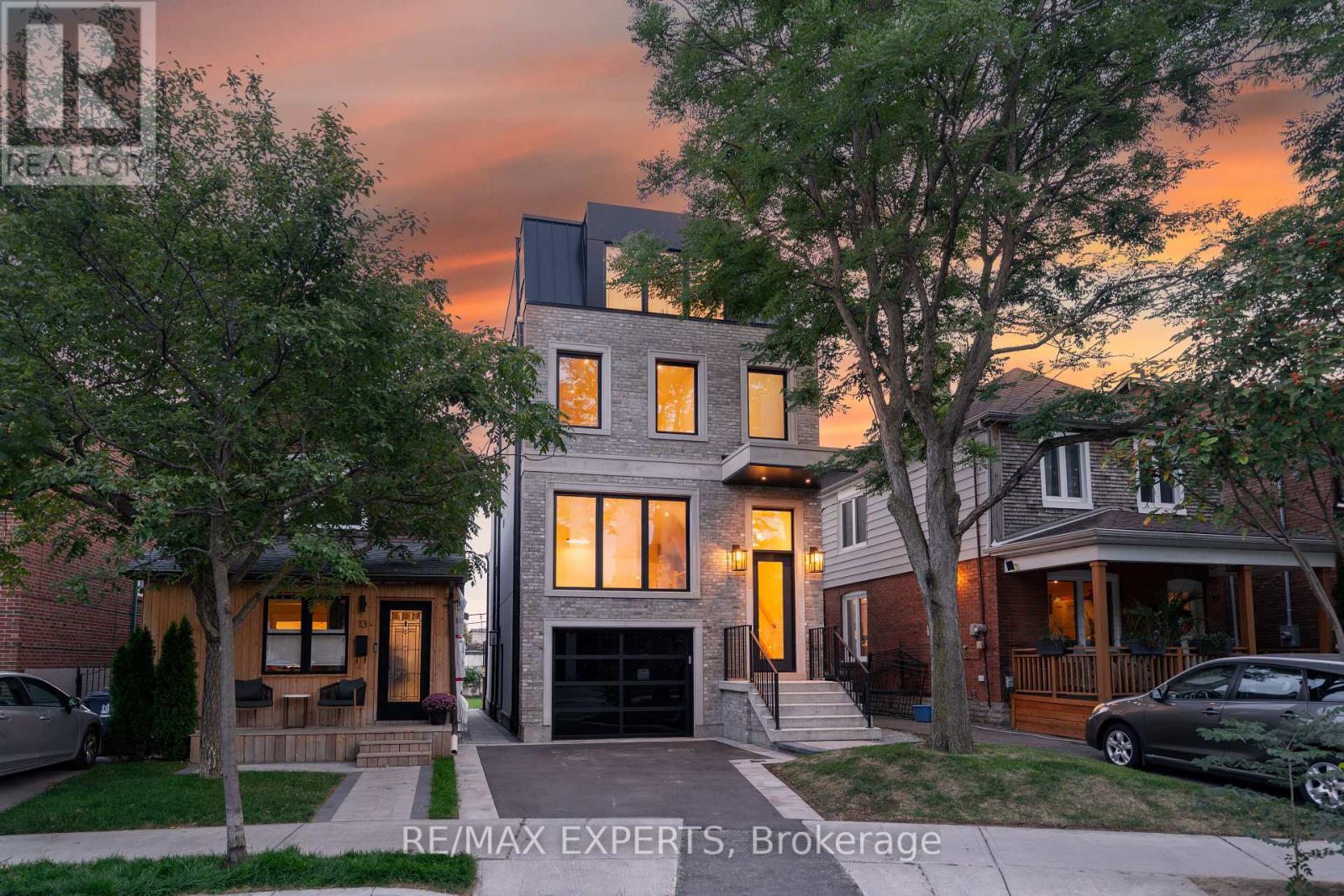 MLS® listing #29581533 for sale located at 15 HOLLAND PARK AVENUE