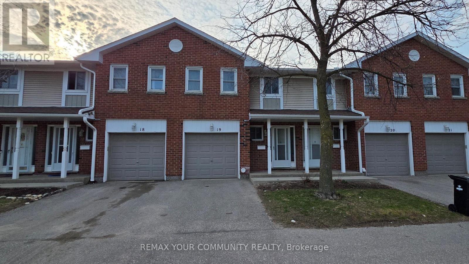 MLS® listing #29582015 for sale located at 19 - 210 HIGHLAND CRESCENT