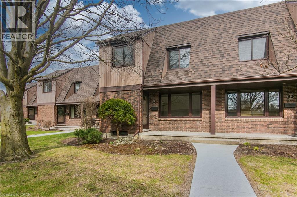 MLS® listing #29582941 for sale located at 279 SANDOWNE Drive Unit# 7