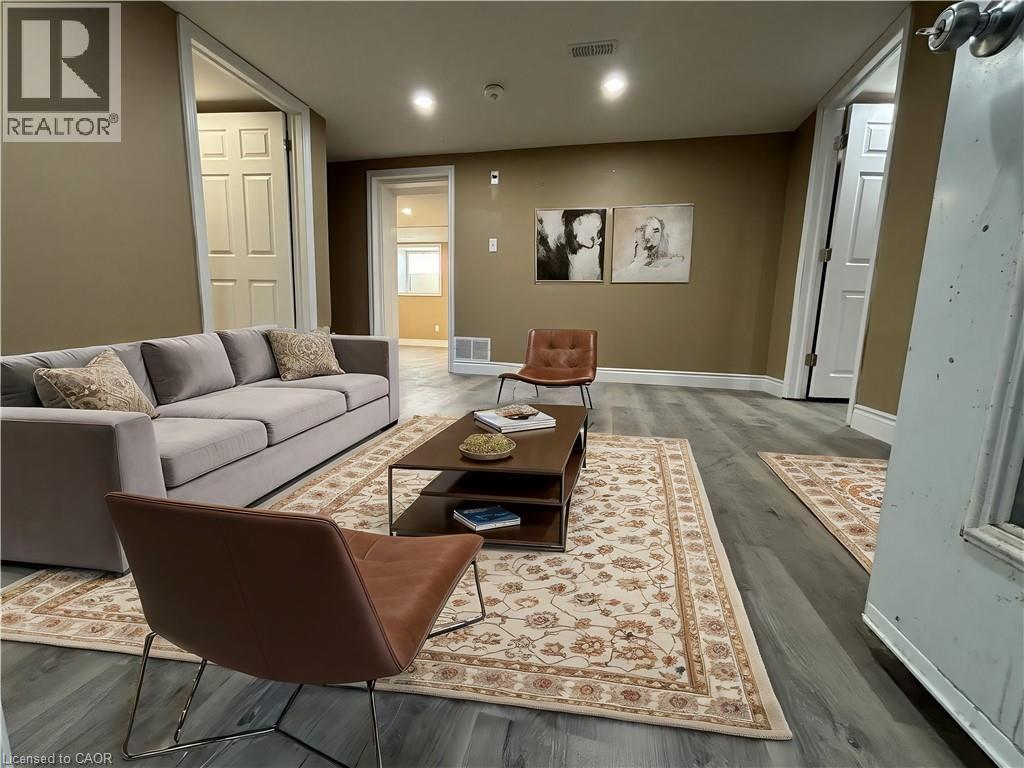 MLS® listing #29583322 for sale located at 160 BRUCE Street Unit# Lower