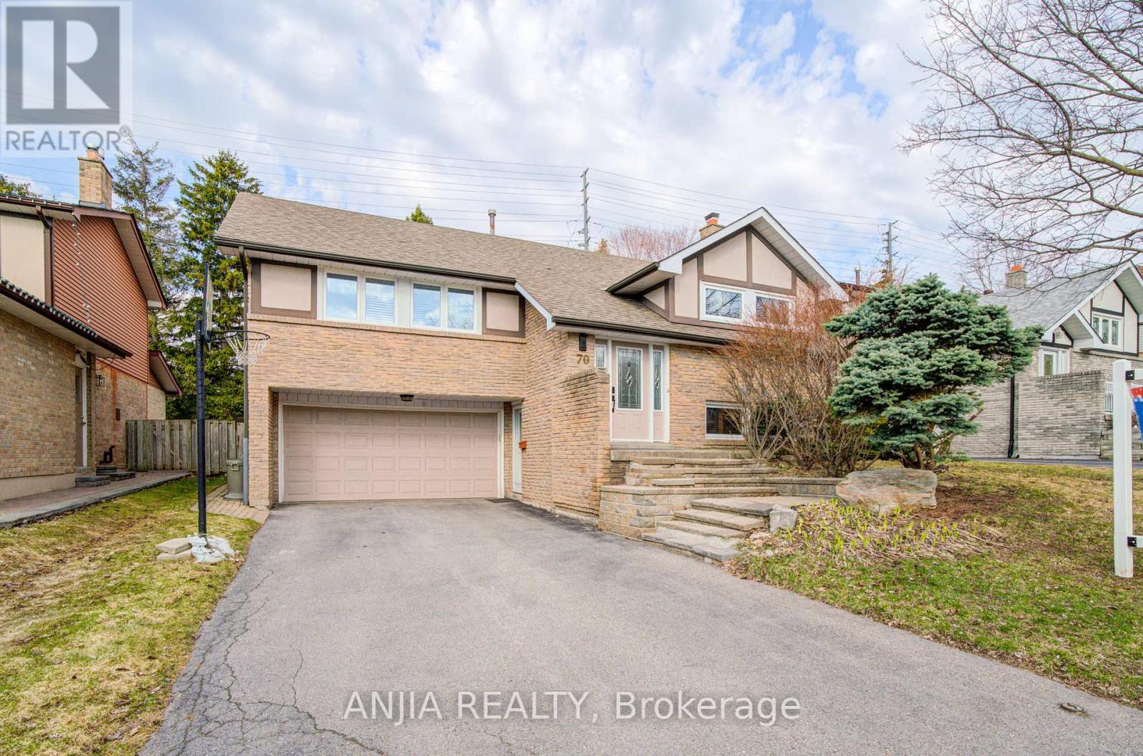 MLS® listing #29585601 for sale located at 70 BRIARWOOD ROAD