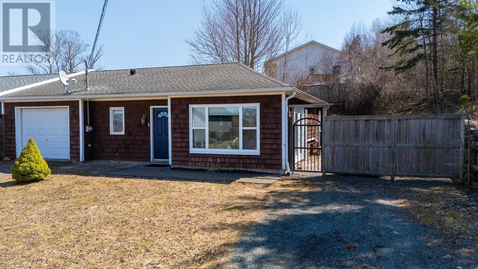 MLS® listing #29585738 for sale located at 5 Fowler Street