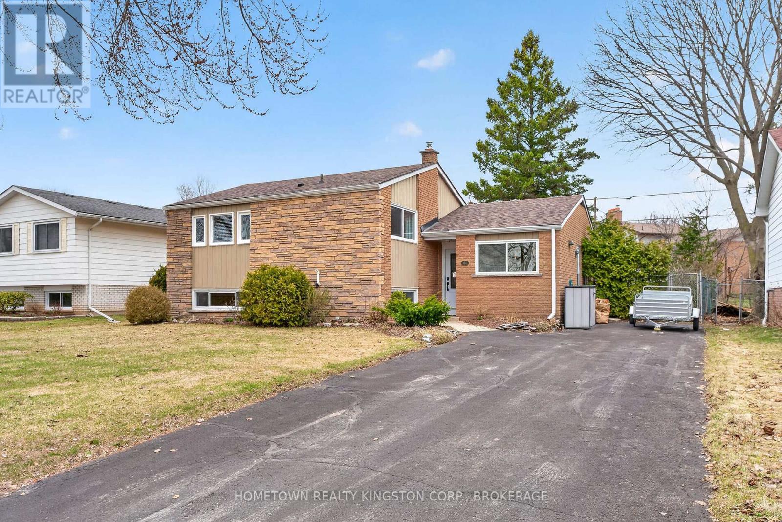 MLS® listing #29585865 for sale located at 656 CARNABY STREET