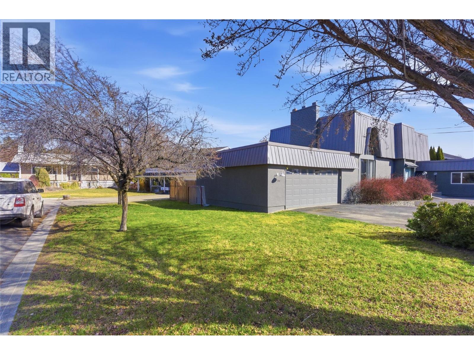 MLS® listing #29586516 for sale located at 1756 CLIFFORD Avenue