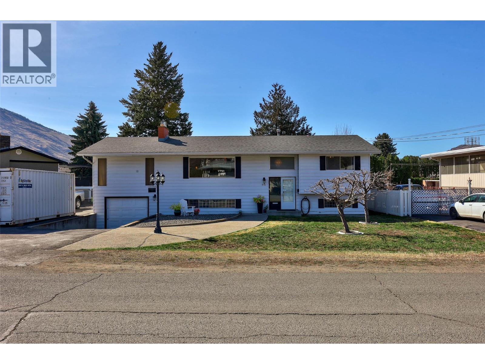 MLS® listing #29588832 for sale located at 841 SICAMORE Drive