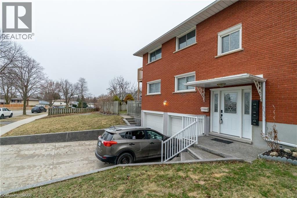 MLS® listing #29590039 for sale located at 35 SHAFTSBURY Drive Unit# BSMNT