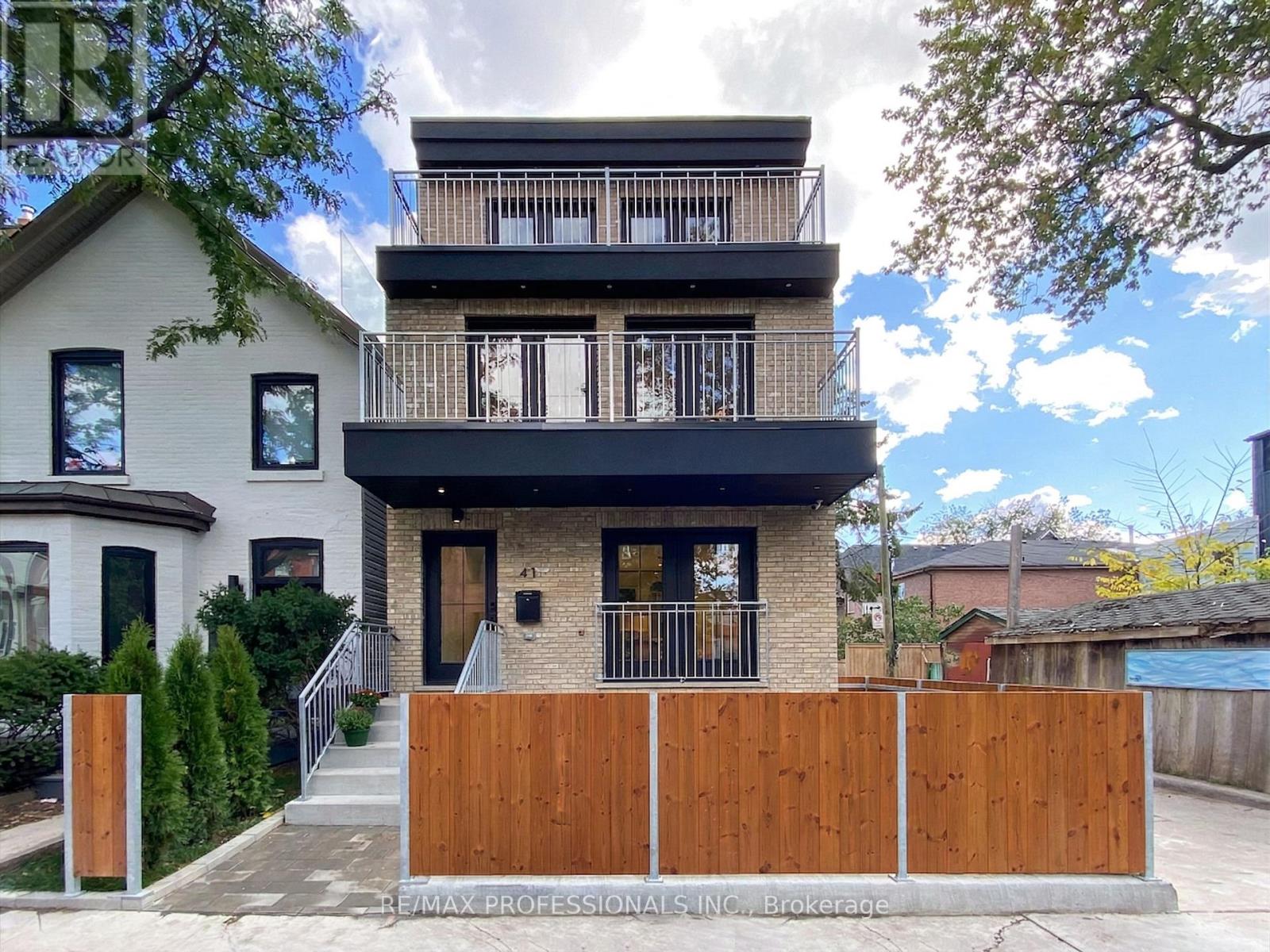 MLS® listing #29590560 for sale located at 41 ROLYAT STREET