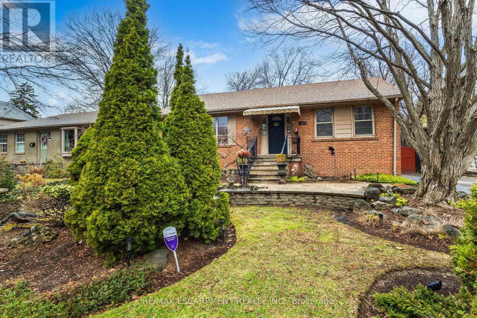 MLS® listing #29591367 for sale located at 1051 MELVIN AVENUE