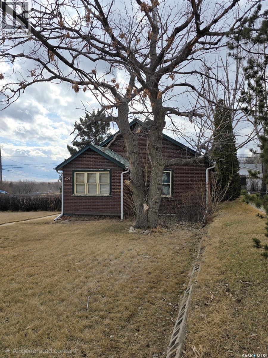 MLS® listing #29591375 for sale located at 604 3rd AVENUE