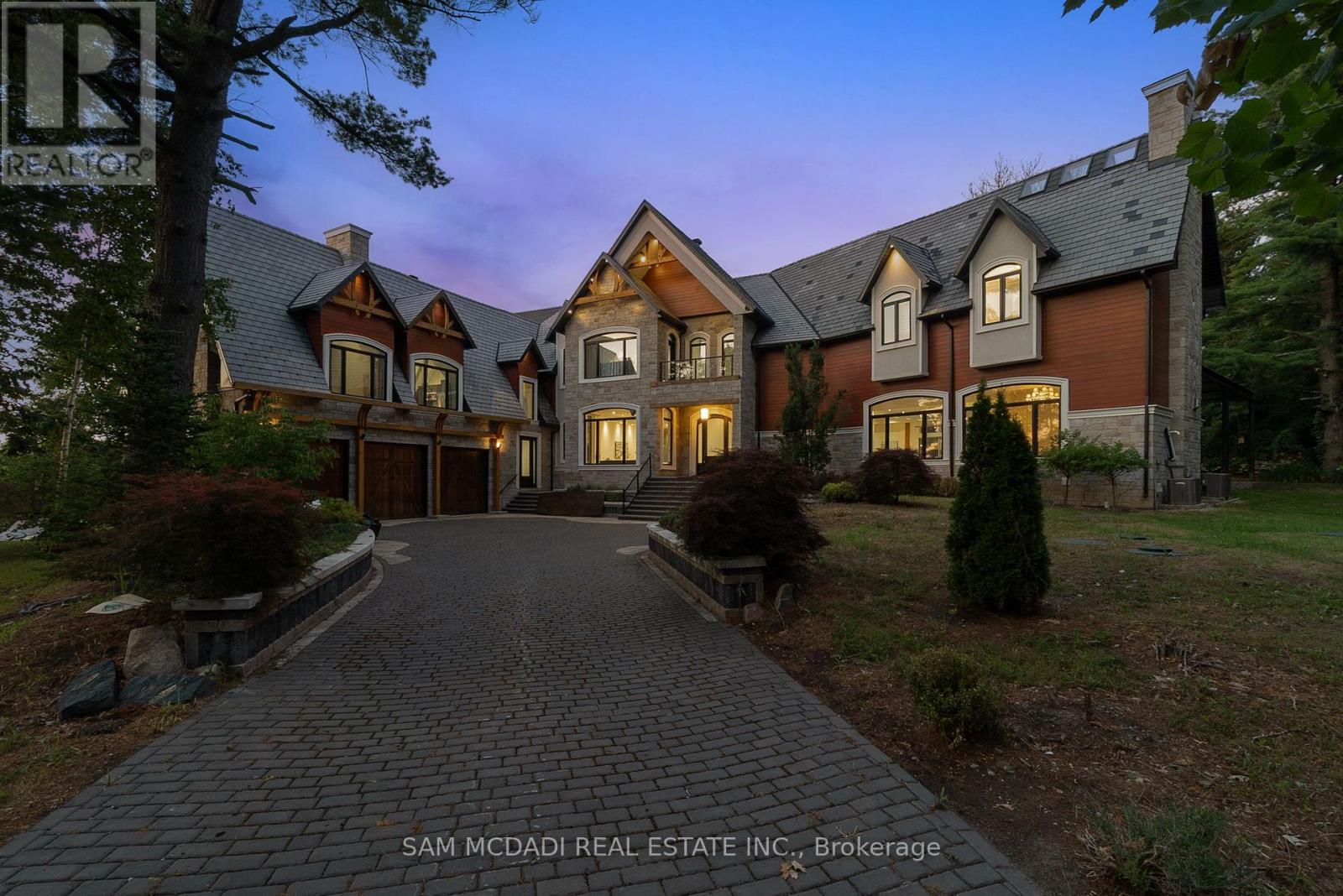 MLS® listing #29593073 for sale located at 15 GLENVIEW HEIGHTS LANE