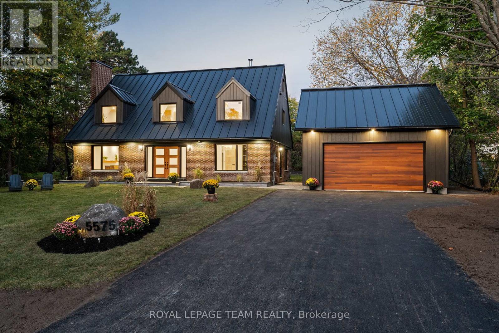 MLS® listing #29593171 for sale located at 5575 SOUTH SUNSET DRIVE