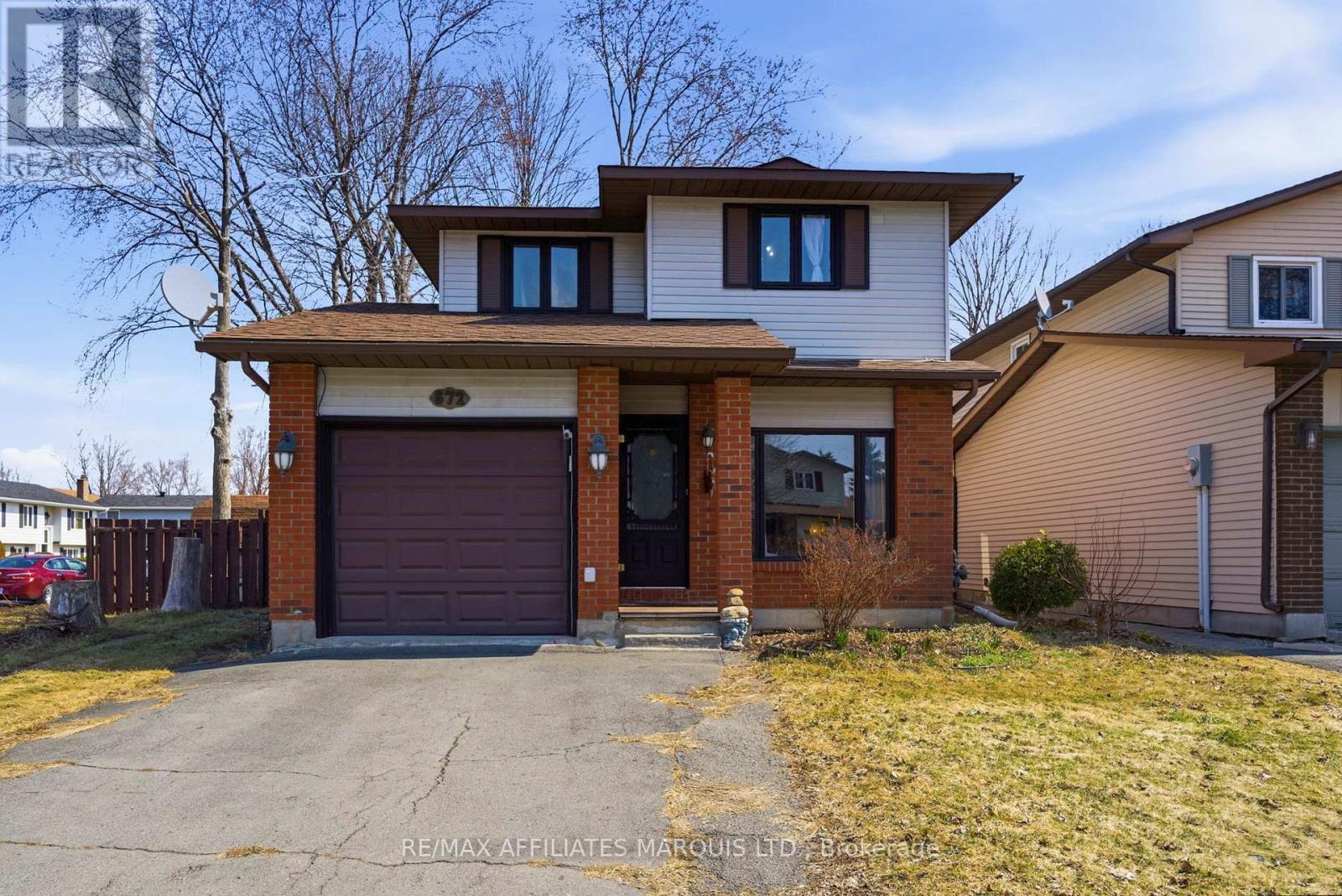 MLS® listing #29594361 for sale located at 672 CHAMPLAIN DRIVE