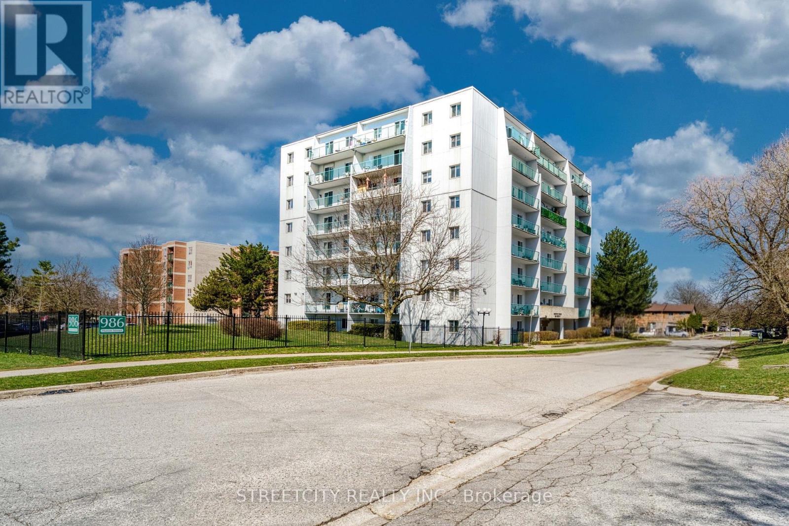 MLS® listing #29594392 for sale located at 401 - 986 HURON STREET