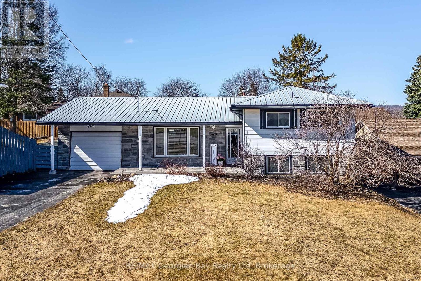 MLS® listing #29594683 for sale located at 648 MANLY STREET