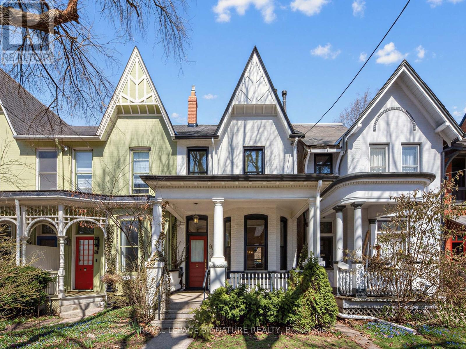 MLS® listing #29596592 for sale located at 90 WILLCOCKS STREET