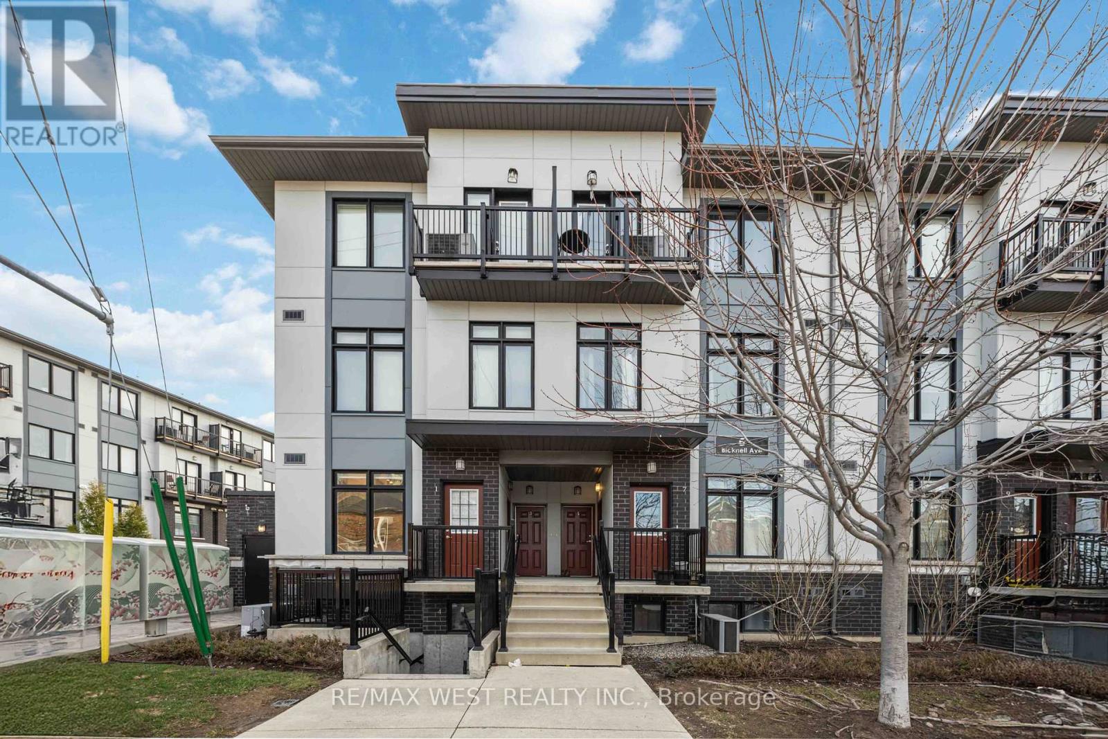 MLS® listing #29597865 for sale located at 1 - 6 BICKNELL AVENUE